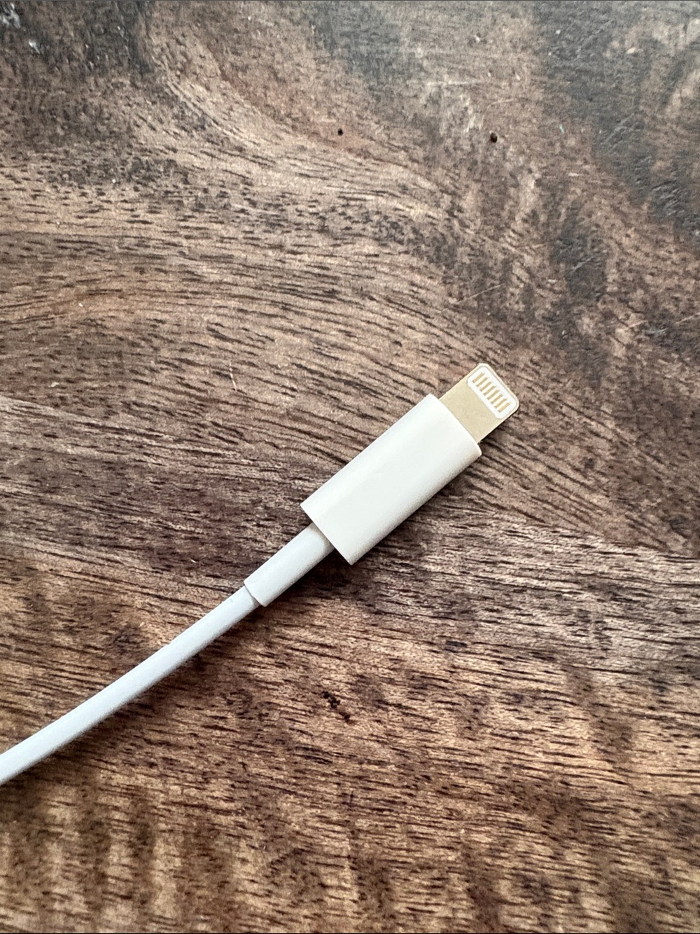 iPhone Lightning to 3.5mm Headphone Adapter aux Jack audio dongle for Apple new - Picture 3 of 4